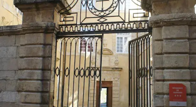 Le Château Ricard, Buchen Sie Hotel Saint-Geniez-d'Olt 