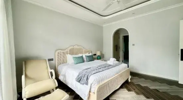 West Phu Quoc 4BR beachfront villa with private pool, Book Villa Sommerhuse i Mekong Delta, Hytte