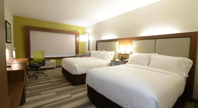 Четырёхместный номер Standard Holiday Inn Express & Suites Chicago North Shore - Niles by IHG