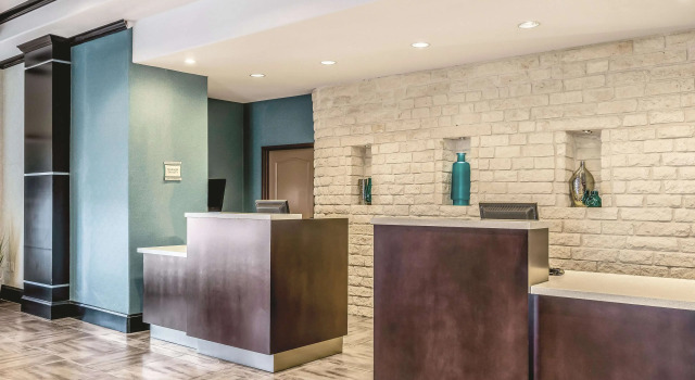 La Quinta Inn & Suites by Wyndham Dallas Grand Prairie South