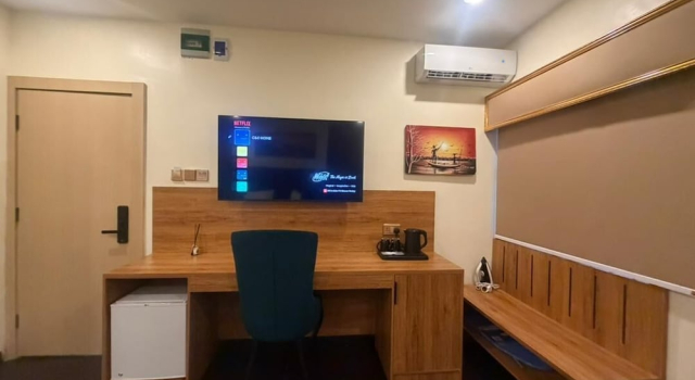 Номер Economy C & C Luxury Suites