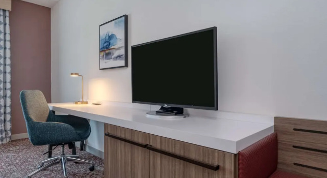 Четырёхместный номер Standard с видом на горы Hilton Garden Inn Clarksburg