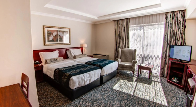Courtyard Hotel Sandton, Забронировать Отель Бизнес-отели Йоханнесбург, рядом с Benmore Centre, 4* 5*
