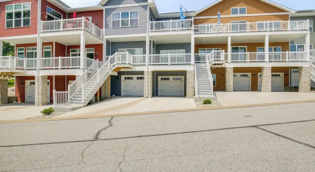 Апартаменты Walk to Mississippi River: Grafton Townhome!
