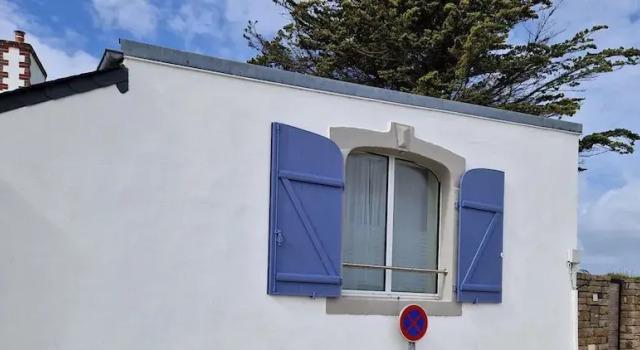 Charming Breton Holiday Home Right by the sea