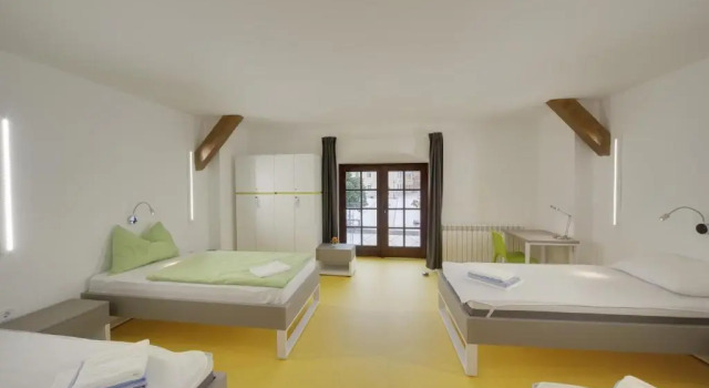 Кровать в общем номере Hi Hostel Stara Pekara Osijek