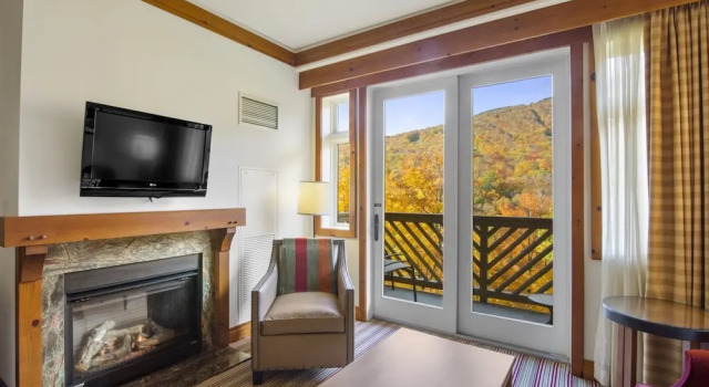 1325 Studio @ The Lodge at Spruce Peak, Varaa Huoneisto Hotellit New England uima-altaalla, Uima-allas