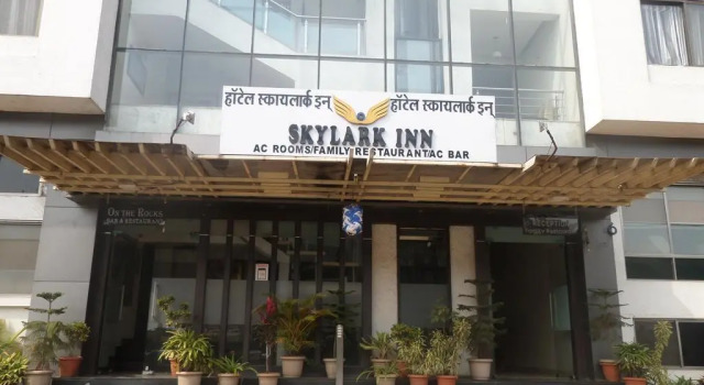 Hotel Skylark Inn