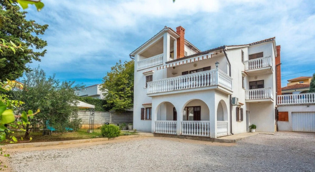 Amazing Home in Omisalj With Wifi and 2 Bedrooms, Prenota Hotel Omišalj 
