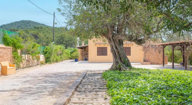 Коттедж с 3 комнатами Eivissa House