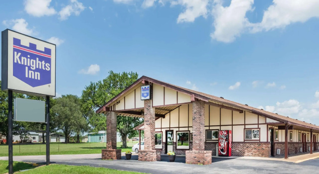 Knights Inn - Chanute, Boek Hotel Hotels in Chanute met parkeren, Parkeren