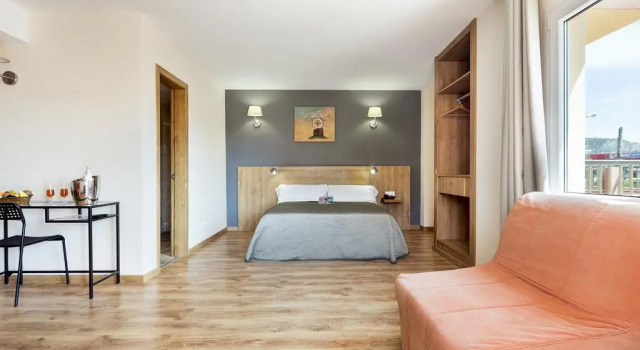 Полулюкс Nura Santa Ponsa & Spa