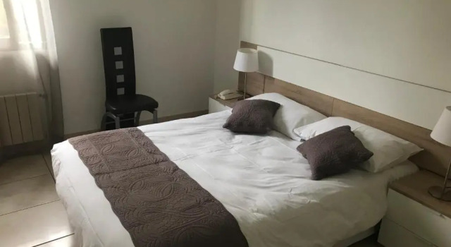 Четырёхместный номер Standard Hôtel Pyrène