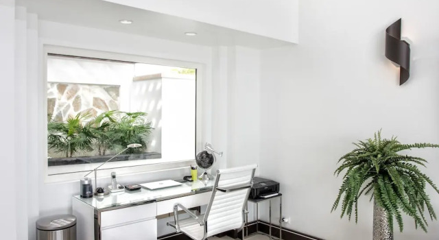 Paradiso by Island Properties Online, Rezervasyon Villa Oyster Pond otoparklı oteller, Otopark
