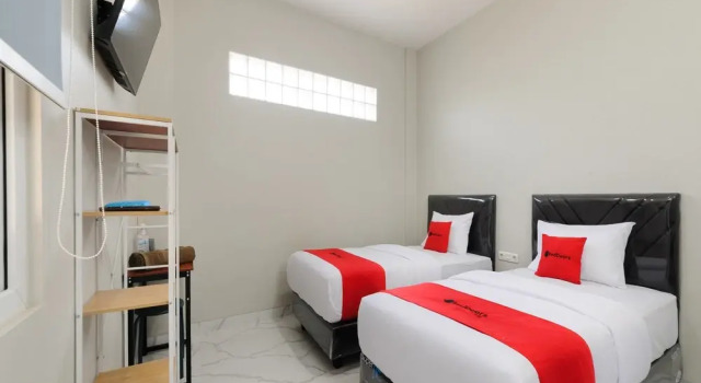 RedDoorz near GSG UNILA Lampung, Rezerwuj Hotel Hajimana Sumatra