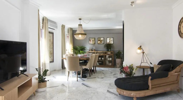 Chezmoihomes Glow and elegant 4 BR apartment in the heart of granada parking free, Забронировать Апартаменты/квартира Отели Гранады с парковкой, рядом с Парк Фредерико Гарсия Лорки, Парковка