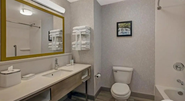 Четырёхместный люкс Hampton Inn Westfield