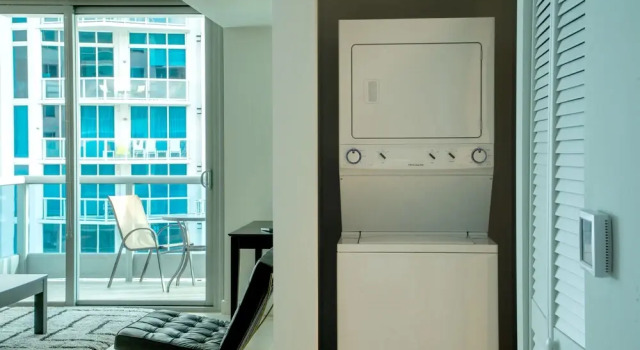 Domio Miami Beach Corner 1 BR Ocean View + Balcony, Varaa Hotelli Hotellit Miami Beach uima-altaalla, Uima-allas