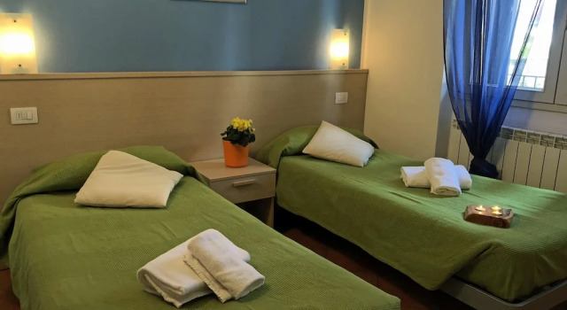 La Collina degli Ulivi, Book Hotel Hotels in Como with a Pool, Swimming Pool