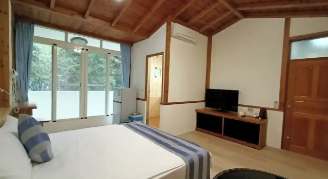 Двухместный номер Standard с видом на горы Tian Pin Guest House