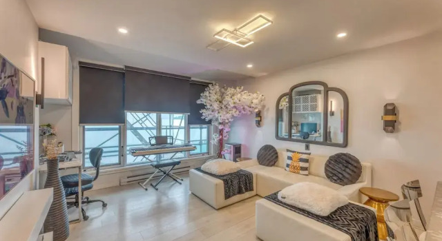 Номер Standard Art Deco Broadway Bedroom (with Shared Common Area)