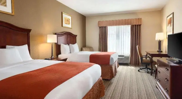 Шестиместный номер Standard Country Inn & Suites by Radisson, Columbia, MO