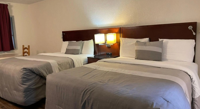 Travelers Beach Inn