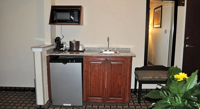 Шестиместный номер Standard Best Western Plus Cutting Horse Inn & Suites
