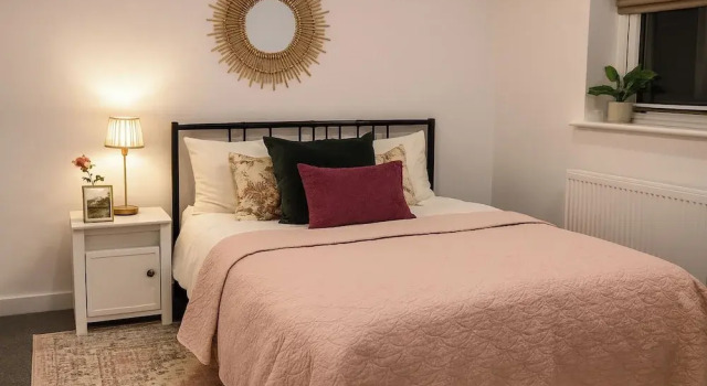 Near Stadium - Free Parking - Sleeps 4