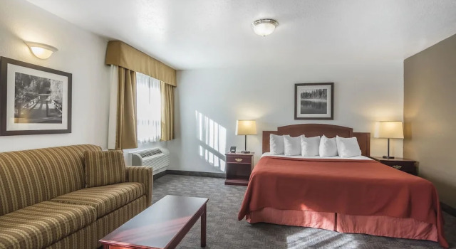 Люкс Quality Hotel & Conference Centre Fort McMurray