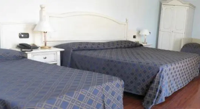 Четырёхместный номер Standard International Hotel