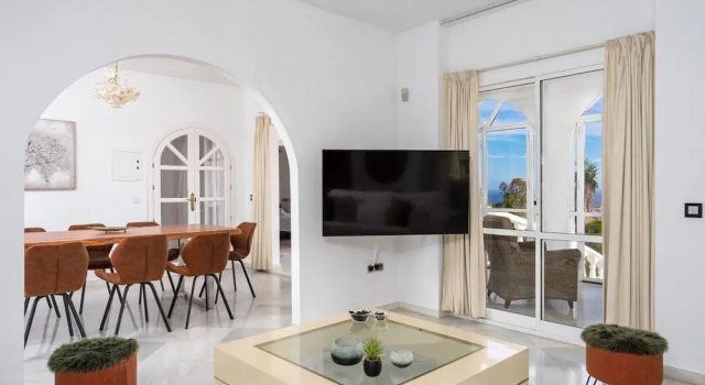 Villa Sabah with sea views, Забронировать Вилла Бизнес-отели Михас, 4* 5*