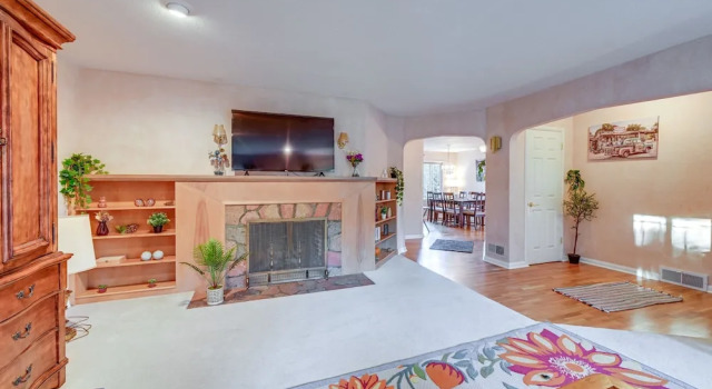 Enchanting Puyallup Home w/ Spacious Deck!, Prenota Hotel Puyallup 