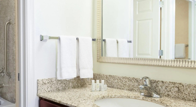 Люкс с 2 комнатами с балконом Residence Inn by Marriott Laredo Del Mar