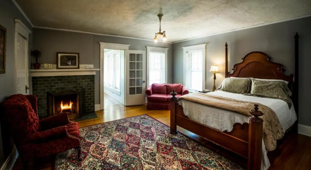 Люкс Deluxe Rogers House Bed & Breakfast Inn