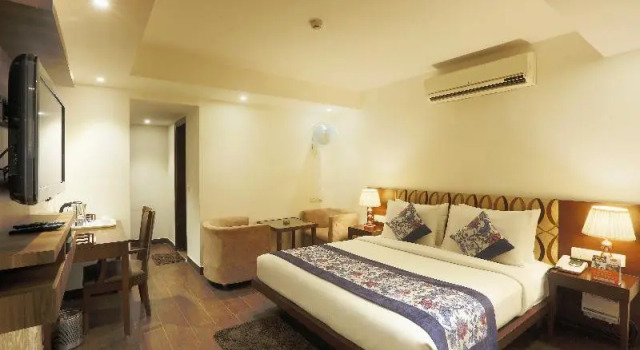 Люкс Luxury Hotel Arch Plaza at Yashobhoomi By Arch Group