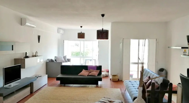 House With 2 Bedrooms in Sagres, With Wonderful Mountain View, Pool Ac, Rezerwuj Hotel Hotele w Algarve z parkingiem, Parking