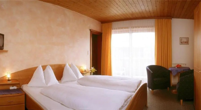 Номер Standard Pension Wieser "Baschtlmai"