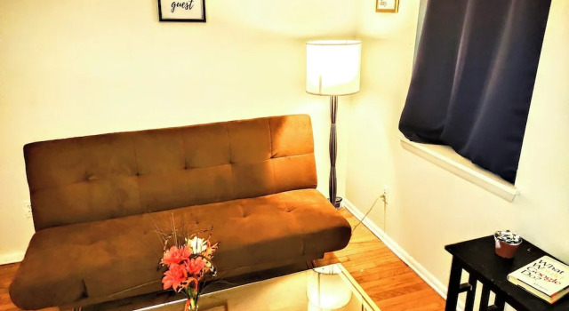 Кровать в общем номере Room in Guest Room - Cozy Bedroom Close to Downtown