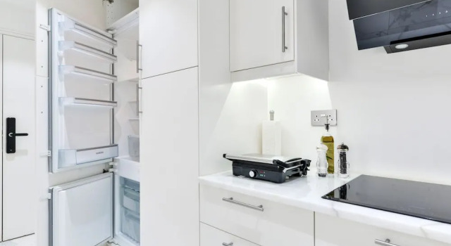 Апартаменты Beachside Bliss - Luxurious 2BR in JBR