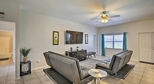 Affordable Salt Water Private Pool 3BR Home, Varaa Lomakoti Huvilat kohteessa Florida, Villa