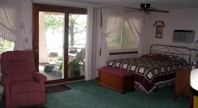Lakeshore Bed & Breakfast