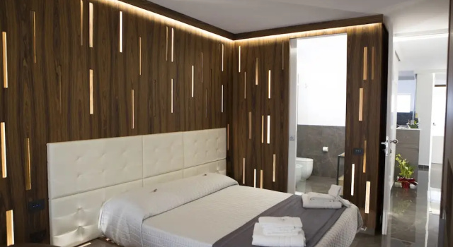 Luxusní Dvoulůžkový s manželskou postelí pokoj s balkonem Upper Rooms