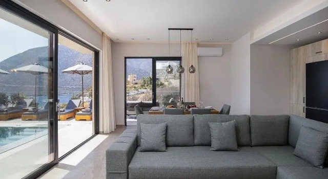 Четырёхместный номер Deluxe Celeste Bali Suites