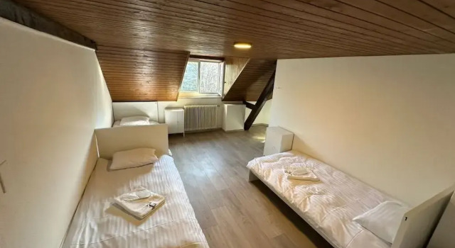 Кровать в общем номере Ntn House