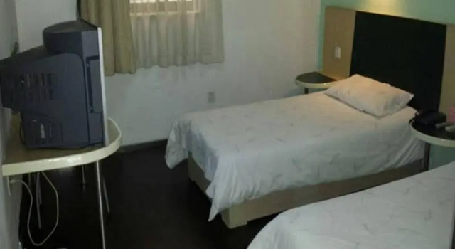 Motel168 Xu Chang Road Inn, Varaa Motelli Yangpu 