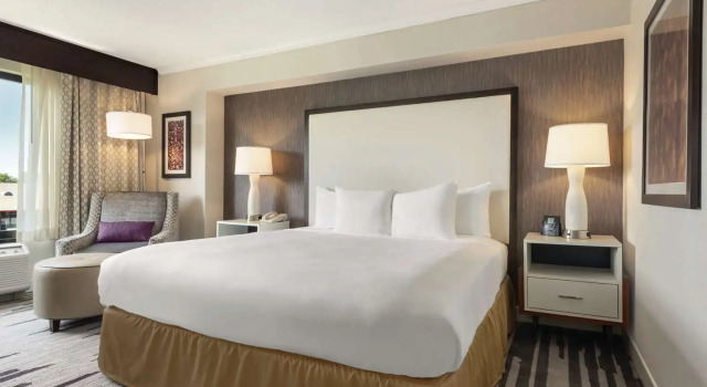 Номер Standard DoubleTree by Hilton Milwaukee/Brookfield