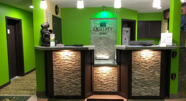 Четырёхместный номер Standard Quality Inn Grand Rapids Near Dowtown