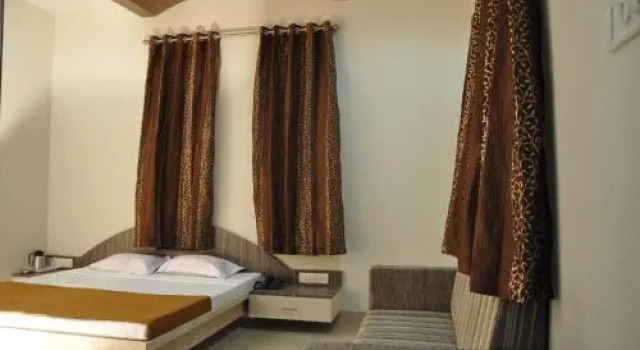 Hotel Tushar Executive, Забронировать Отель Отели штата Махараштры 3 звезды, 3*