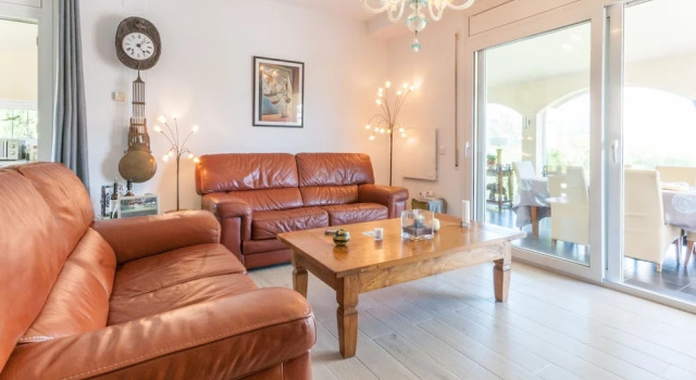 Fantastic Villa for 6 People With Communal Pool in Vilacolum